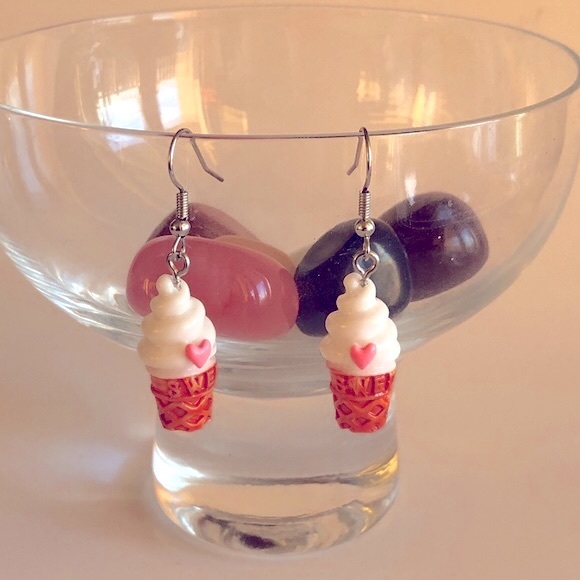 ♥️ Stocking Stuffer 🍦 Vanilla Ice Cream Cone Fashion Earrings - Picture 7 of 8